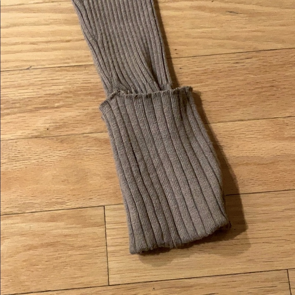 Forever 21 Ribbed Long Sleeve Cropped Sweater - Picture 3 of 4